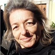 Professeur des Ecoles à l'Étranger et professeur particulier en France,  j'accompagne et encourage chacun de mes élèves enfants ou adultes dans son apprentissage du Français.